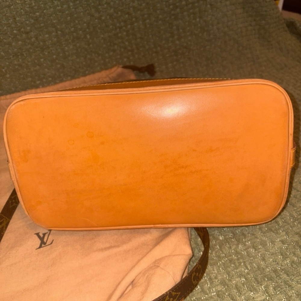 COA Louis Vuitton Monogram
ALMA PM
SATCHEL BAG & dust bag - Picture 6 of 17